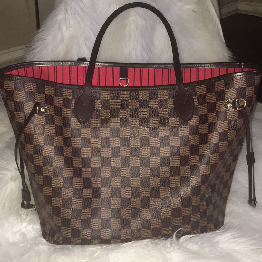 Louis Vuitton Neverfull MM bag